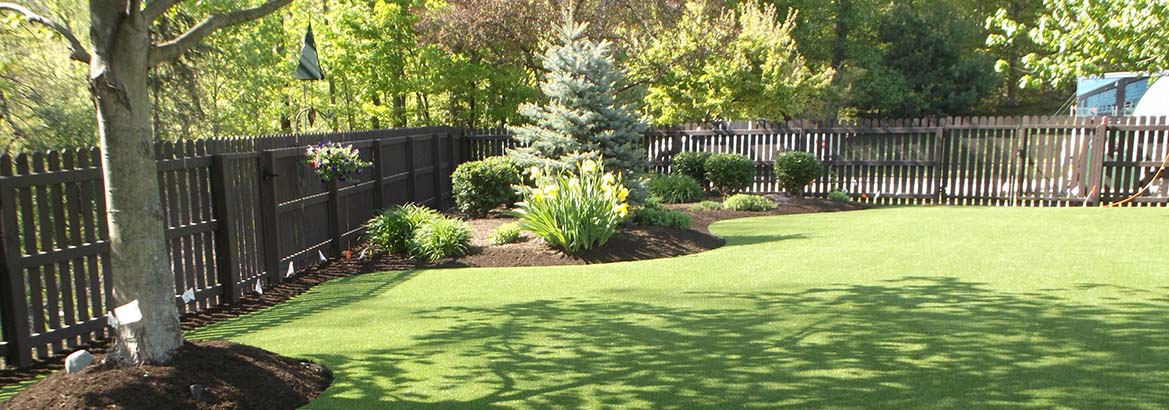 backyardyard-lawn-well-manicured backyardyard-lawn-well-manicured